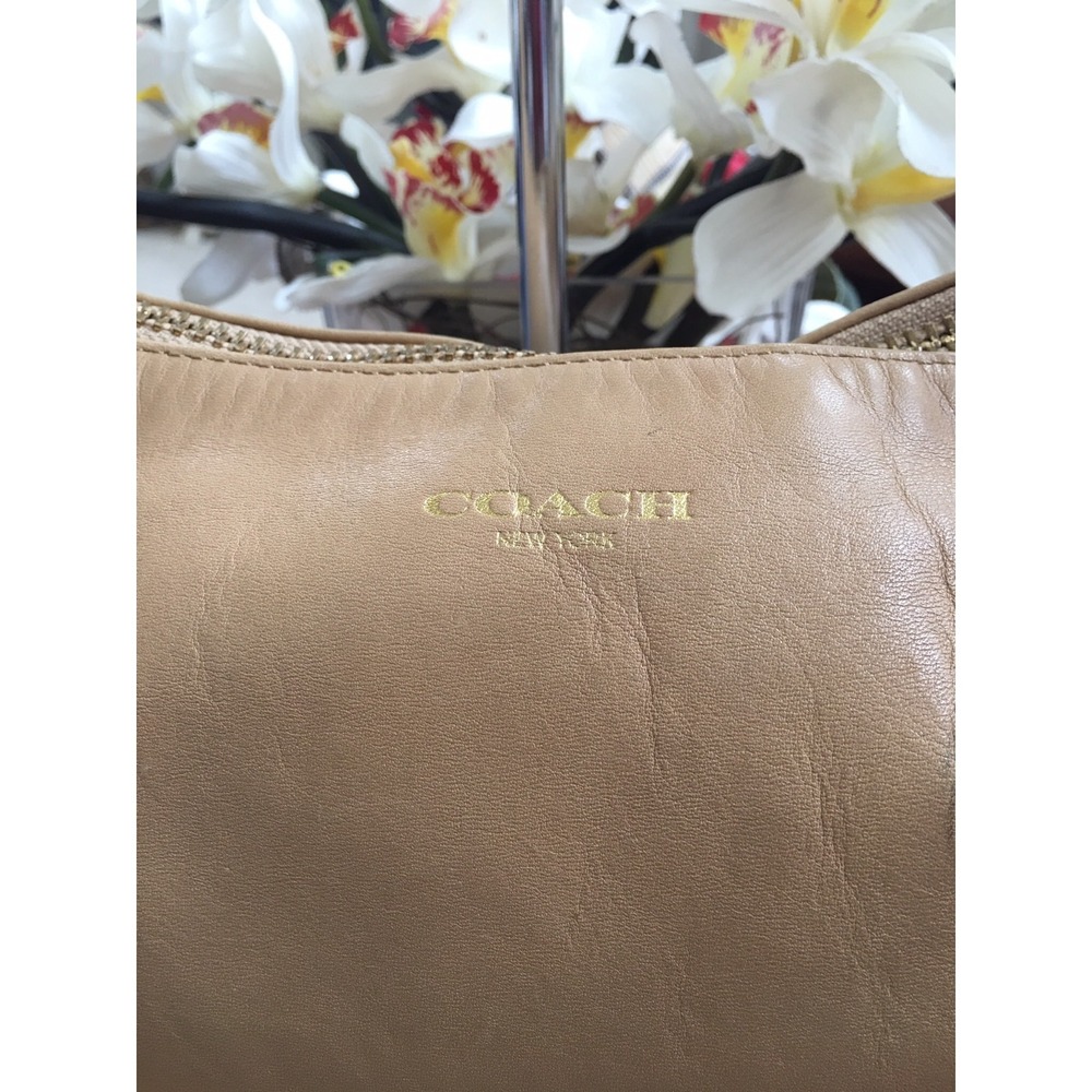 COACH LEGACY Tan Leather Courtenay Hobo Shoulder Handbag 22381 EUC, MSRP $298 - Picture 2 of 11